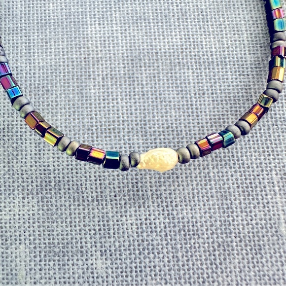 Bohemian bracelet, iridescent seed beads with freshwater pearls. - Picture 5 of 6